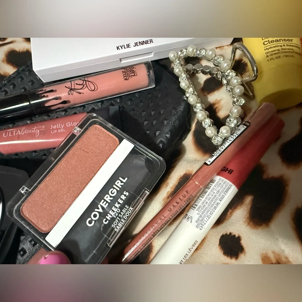 💕Makeup Bundle💕 - Picture 7 of 12